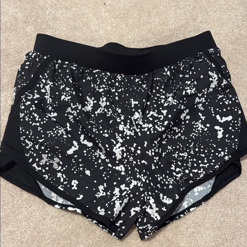 Under Armour Heat Gear Loose Black and White Patterned Shorts